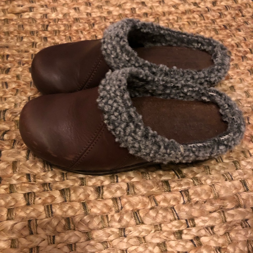 Sanita shearling trim clogs